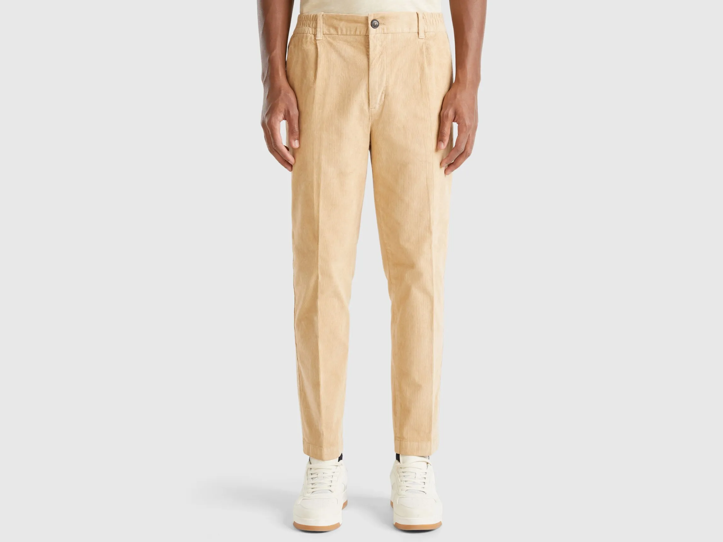 Carrot fit chinos in corduroy