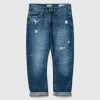 Carrot fit jeans with tears