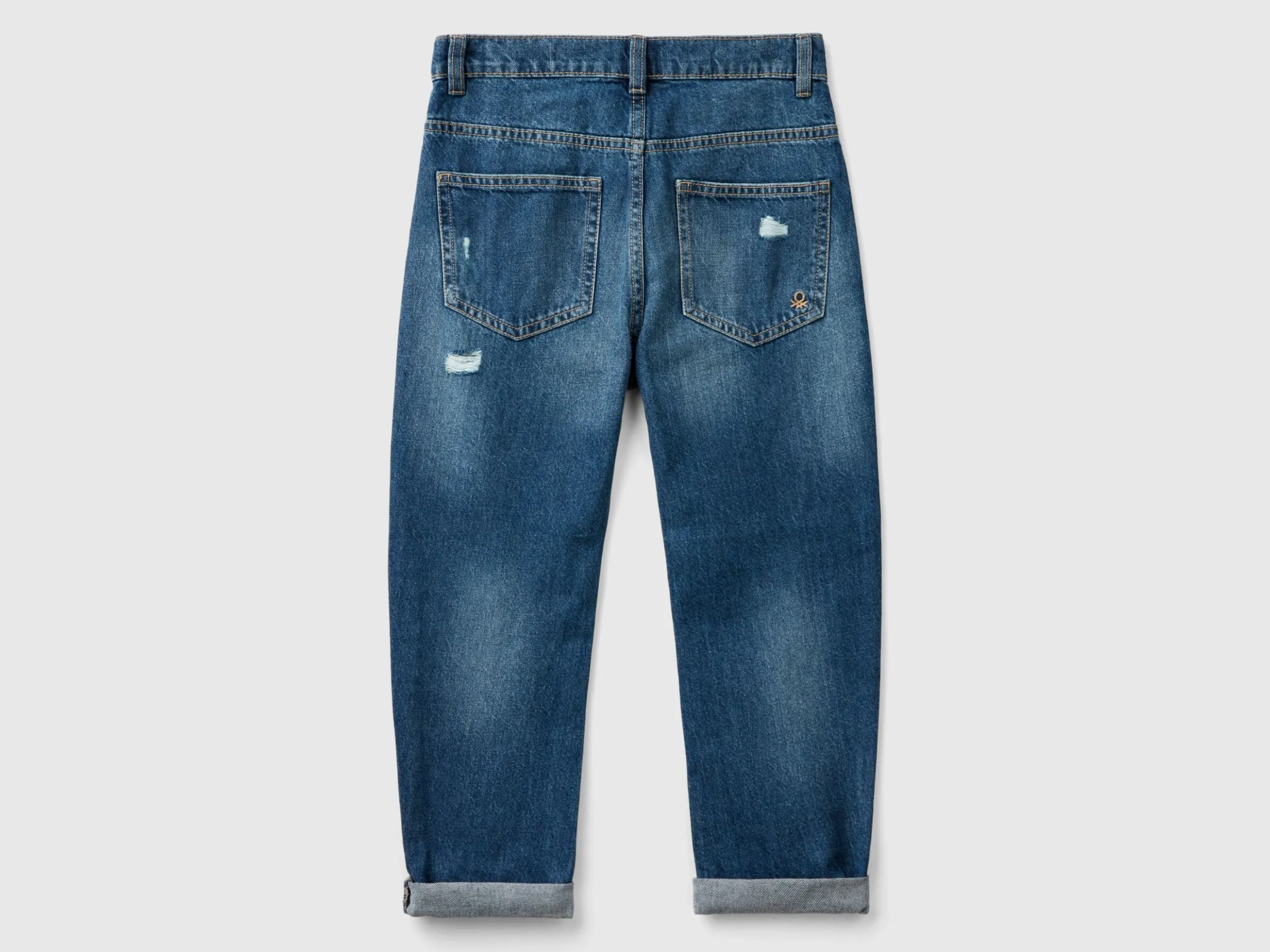 Carrot fit jeans with tears