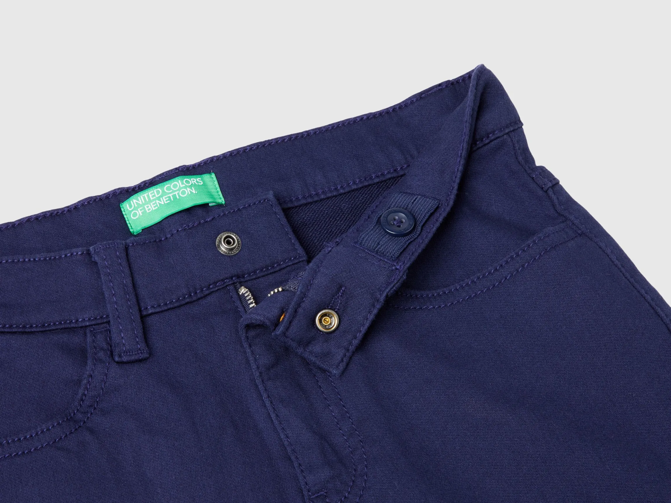 Carrot fit trousers