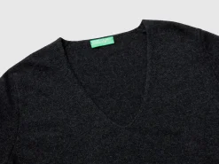 Charcoal gray V-neck sweater in pure Merino wool