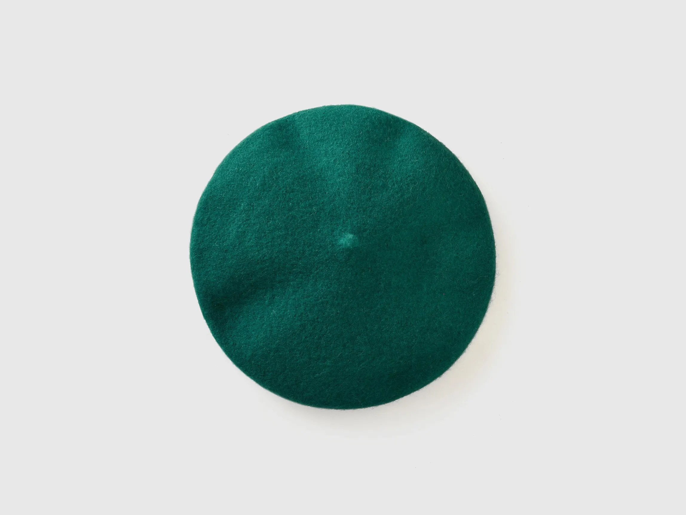 Classic beret in wool blend