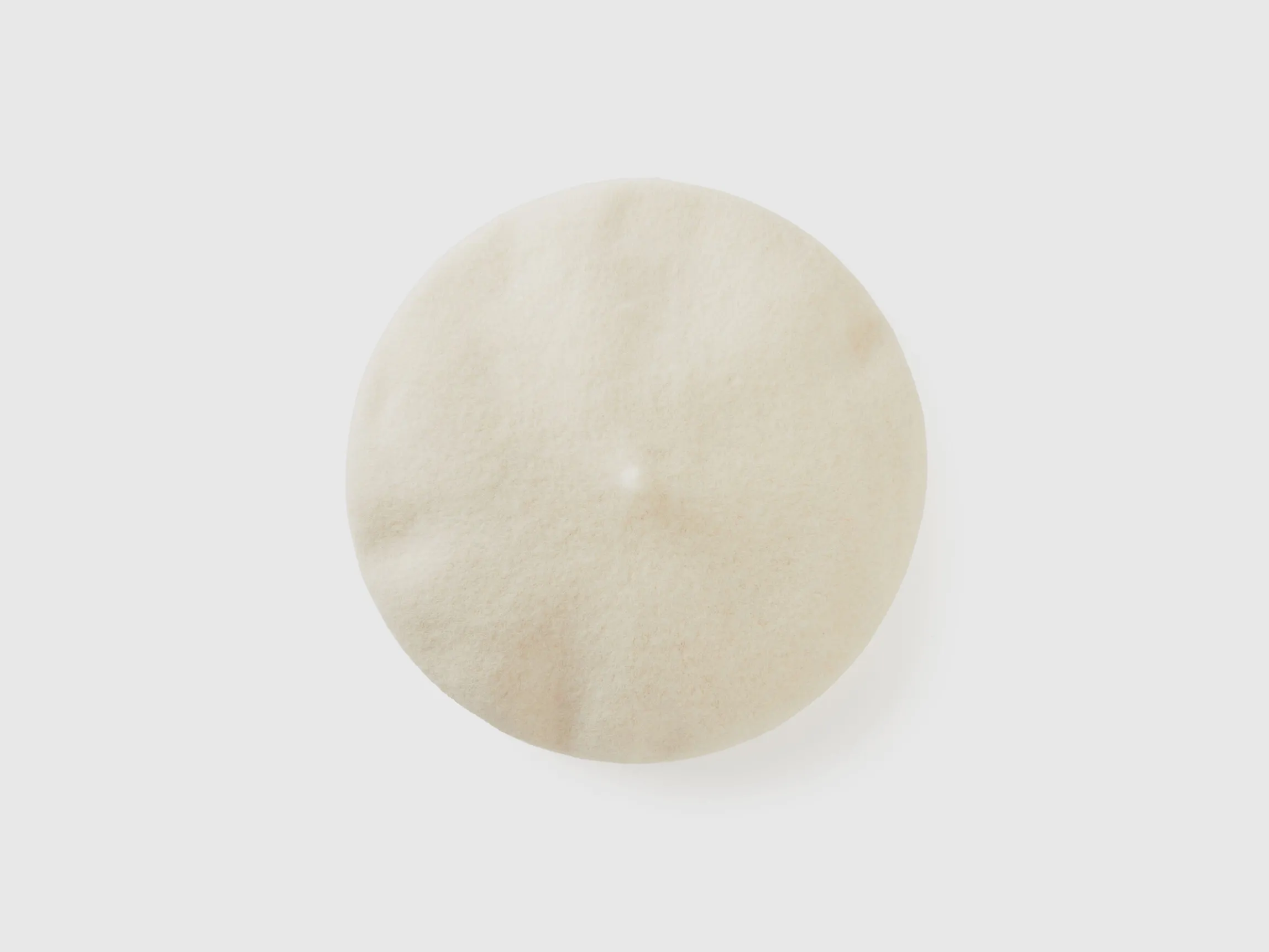 Classic beret in wool blend