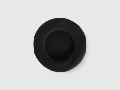 Classic beret in wool blend