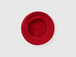 Classic beret in wool blend