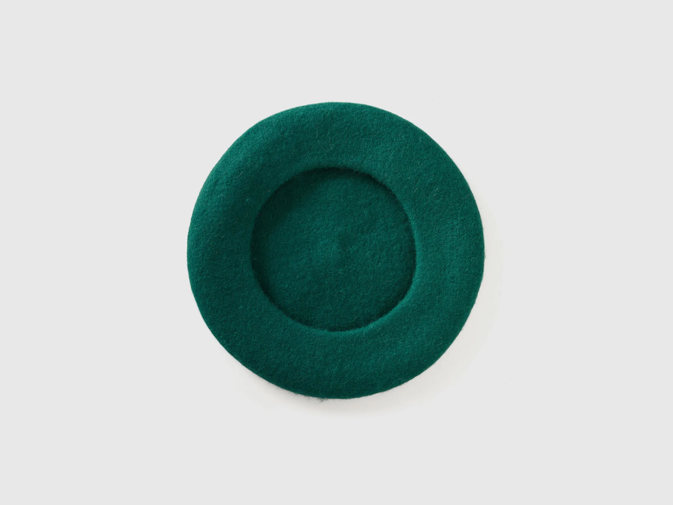 Classic beret in wool blend