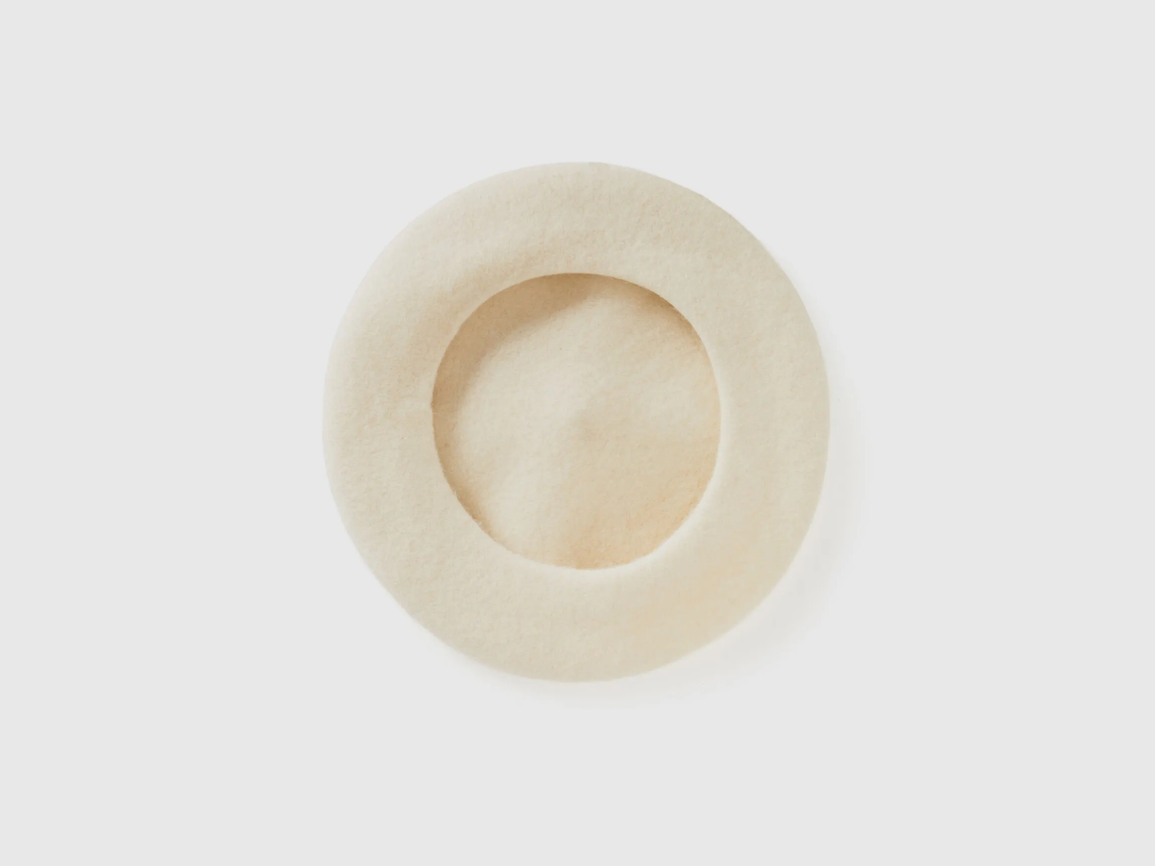 Classic beret in wool blend
