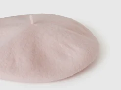 Classic beret in wool blend