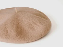 Classic beret in wool blend
