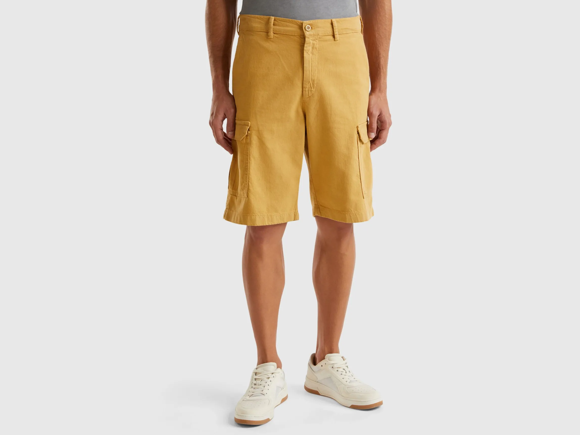 Cotton blend cargo shorts