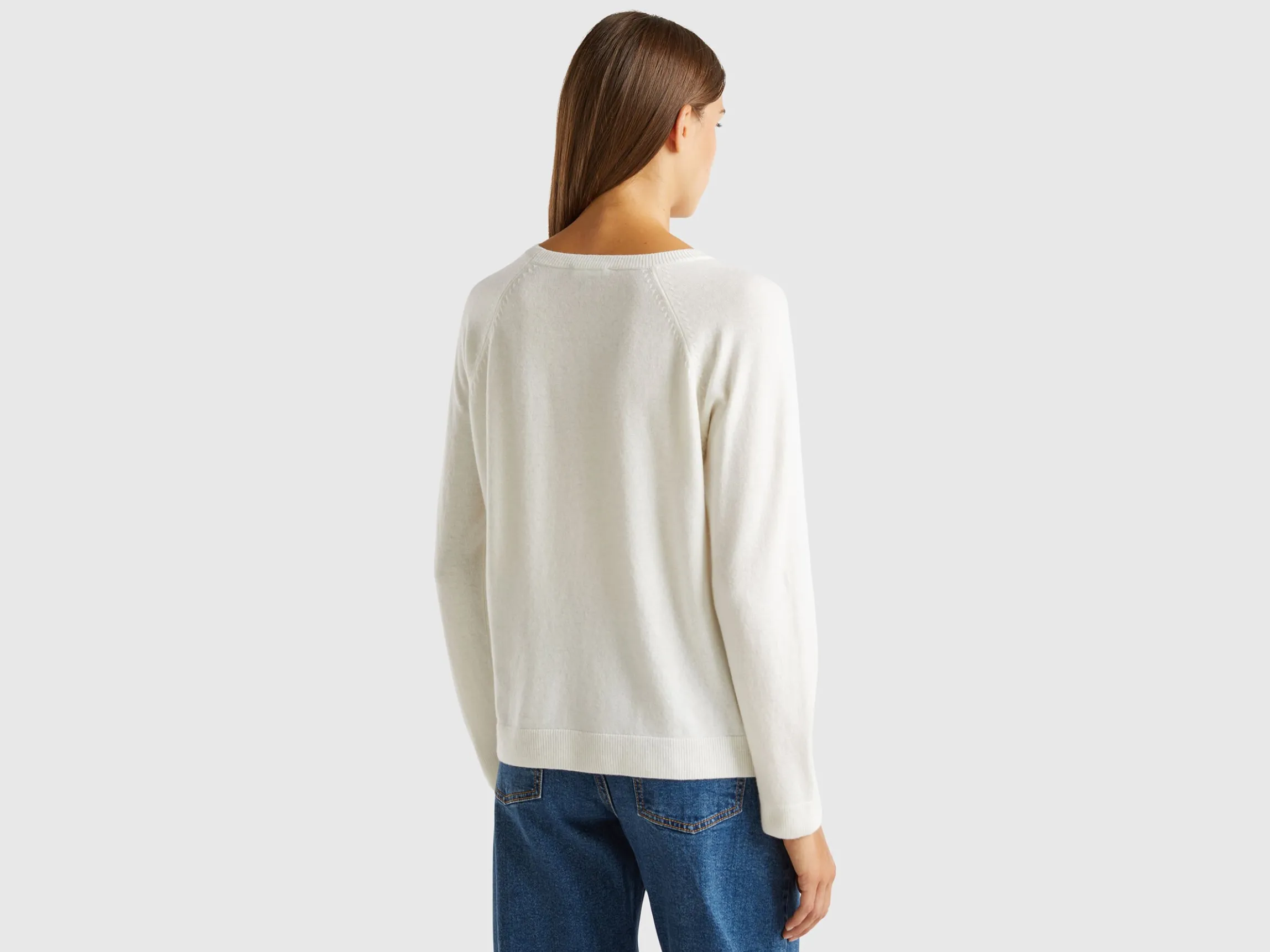 Cream crew neck sweater in cashmere and wool blend