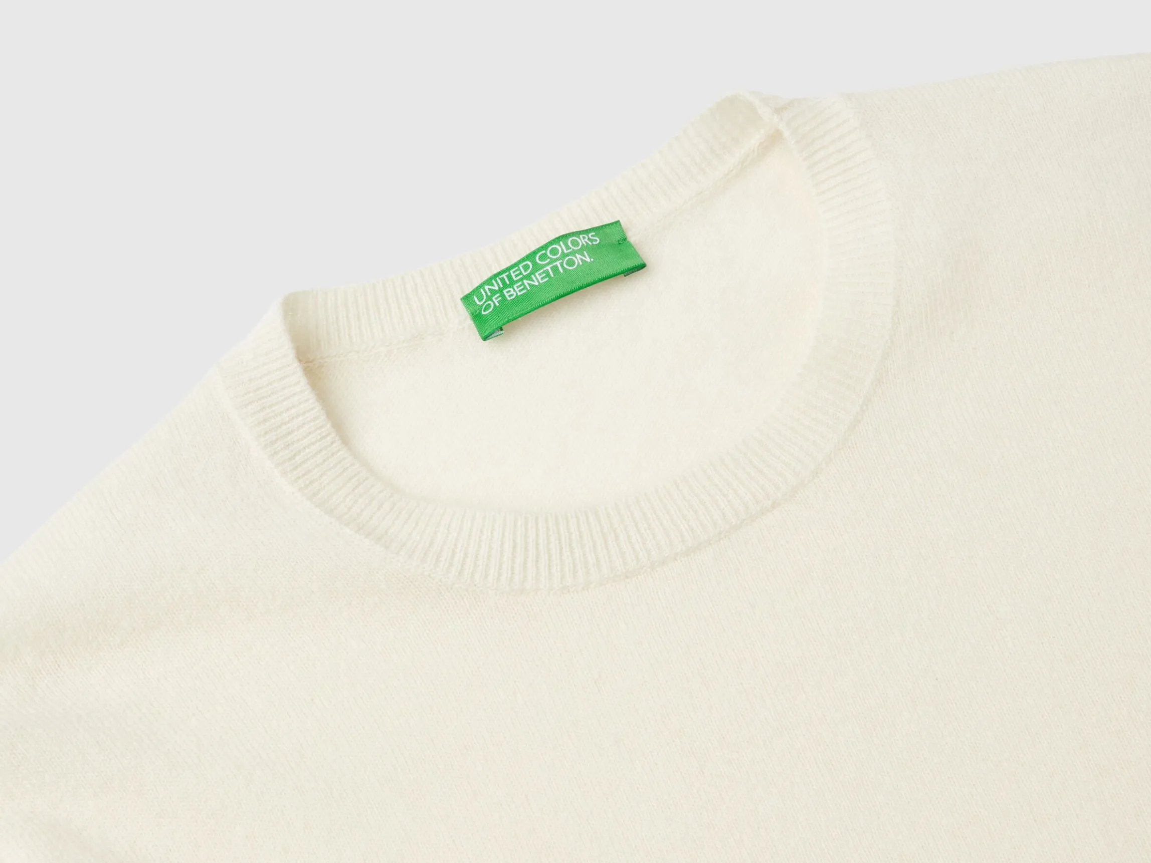 Cream crew neck sweater in Merino wool