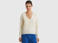 Cream V-neck sweater in pure Merino wool