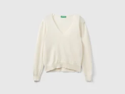 Cream V-neck sweater in pure Merino wool