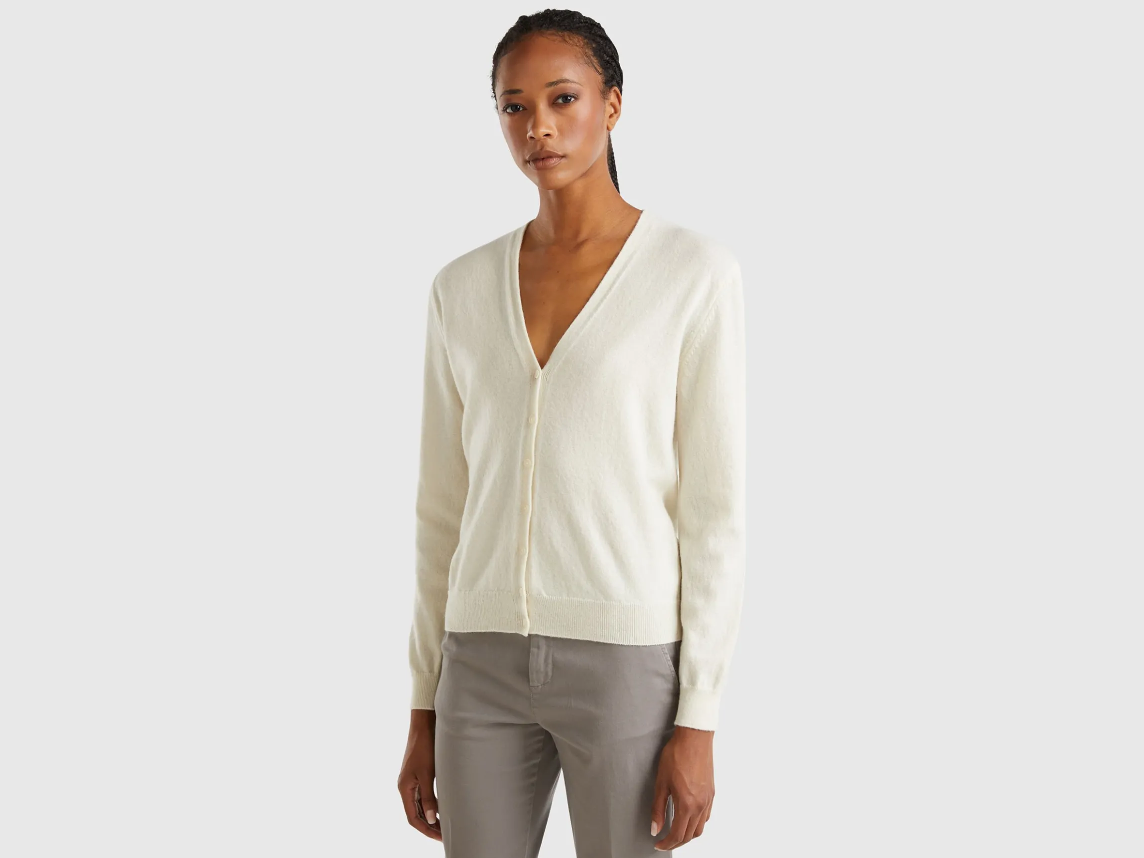Creamy white V- neck cardigan in pure Merino wool