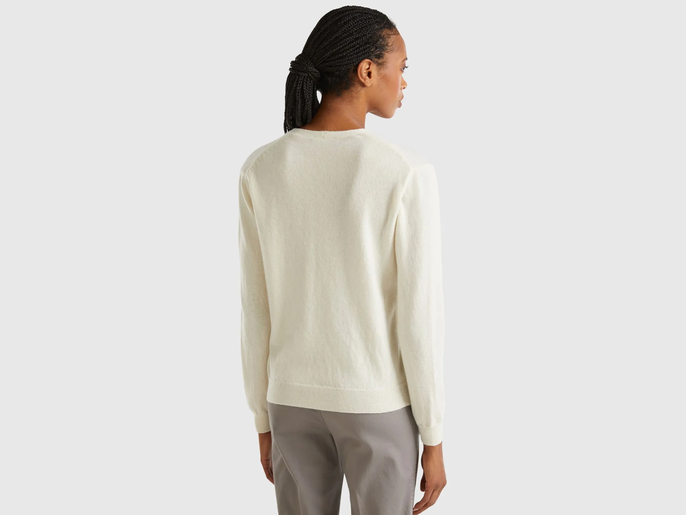 Creamy white V- neck cardigan in pure Merino wool