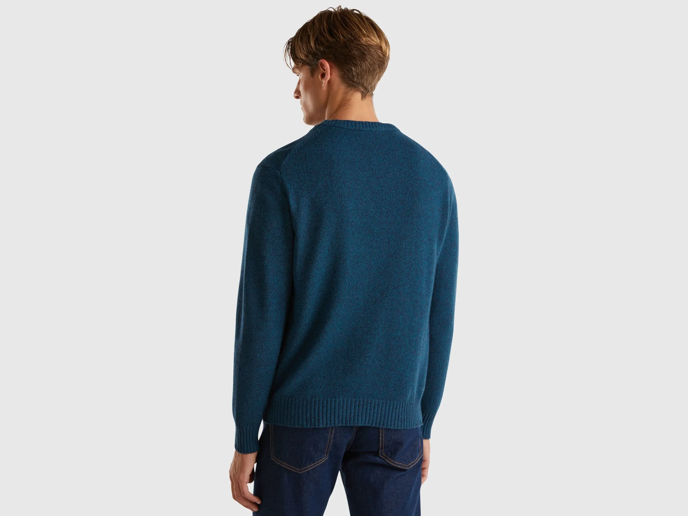 Crew neck sweater in cashmere and wool blend