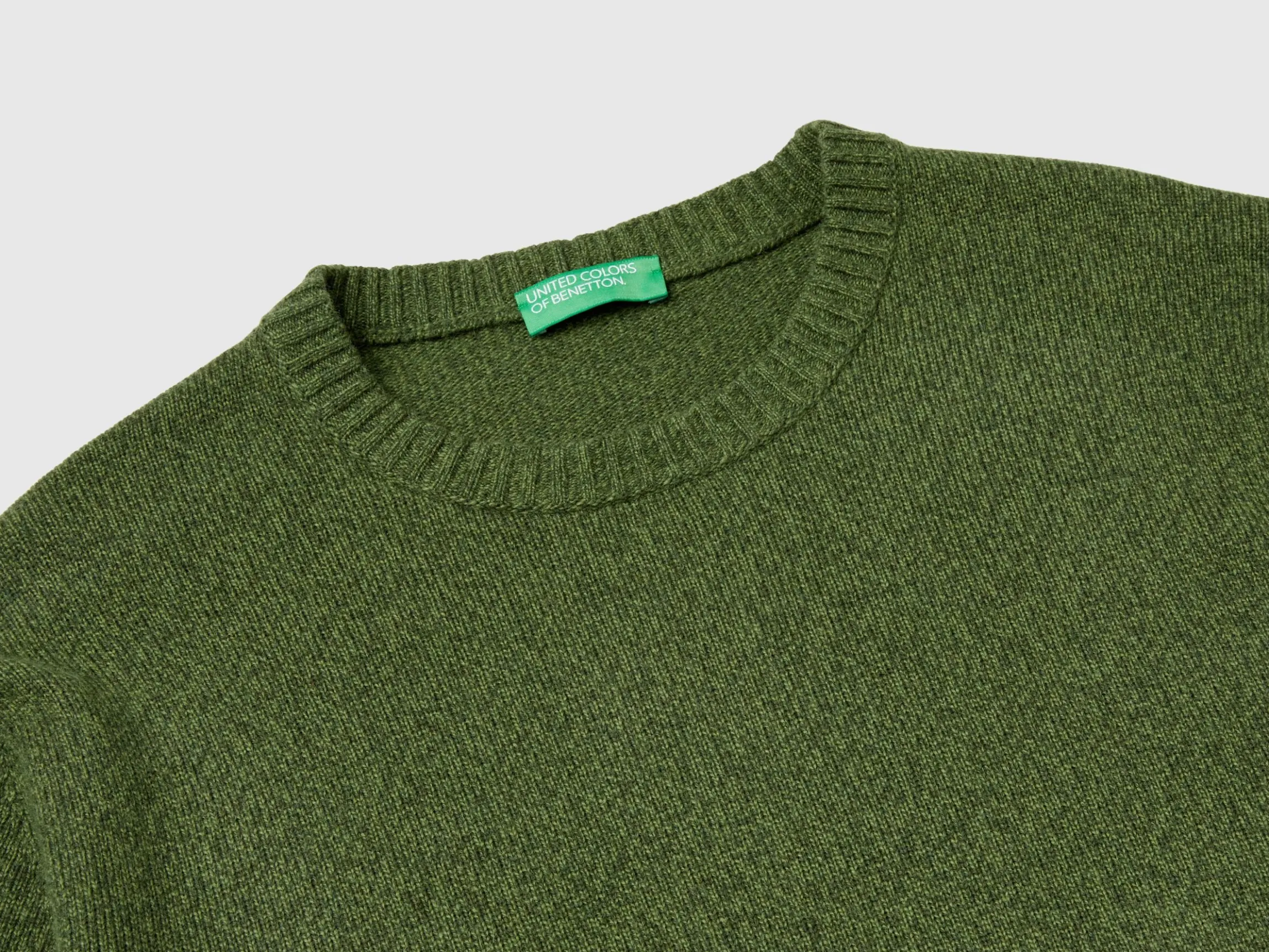 Crew neck sweater in cashmere and wool blend