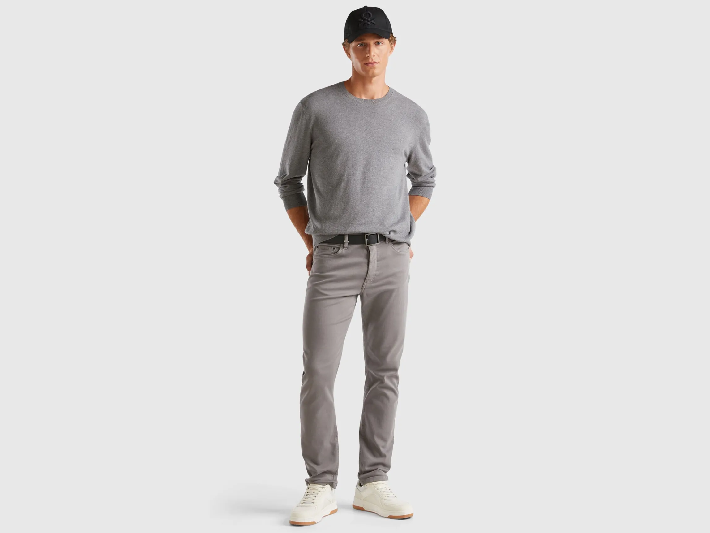 Crew neck sweater in lightweight cotton blend