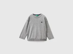 Crew neck sweater with embroidery