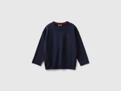 Crew neck sweater with embroidery