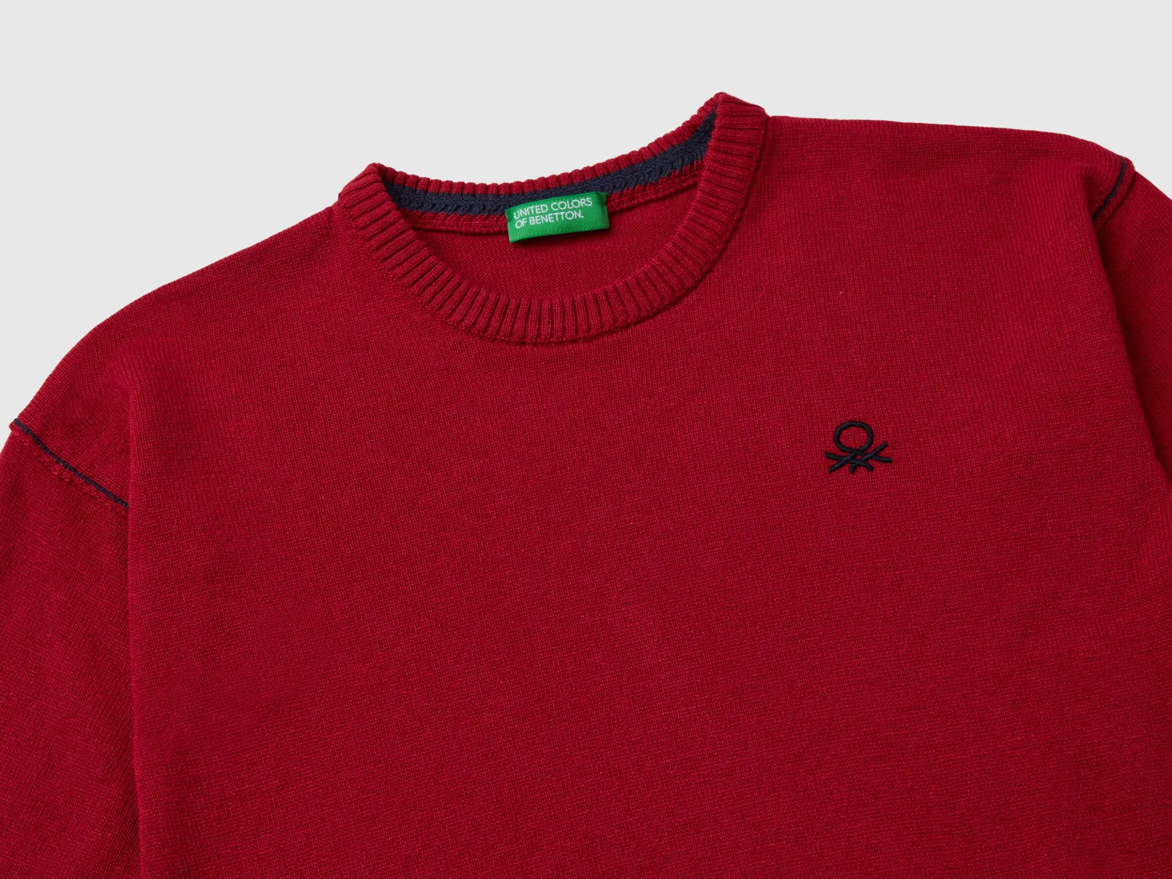 Crew neck sweater with embroidery