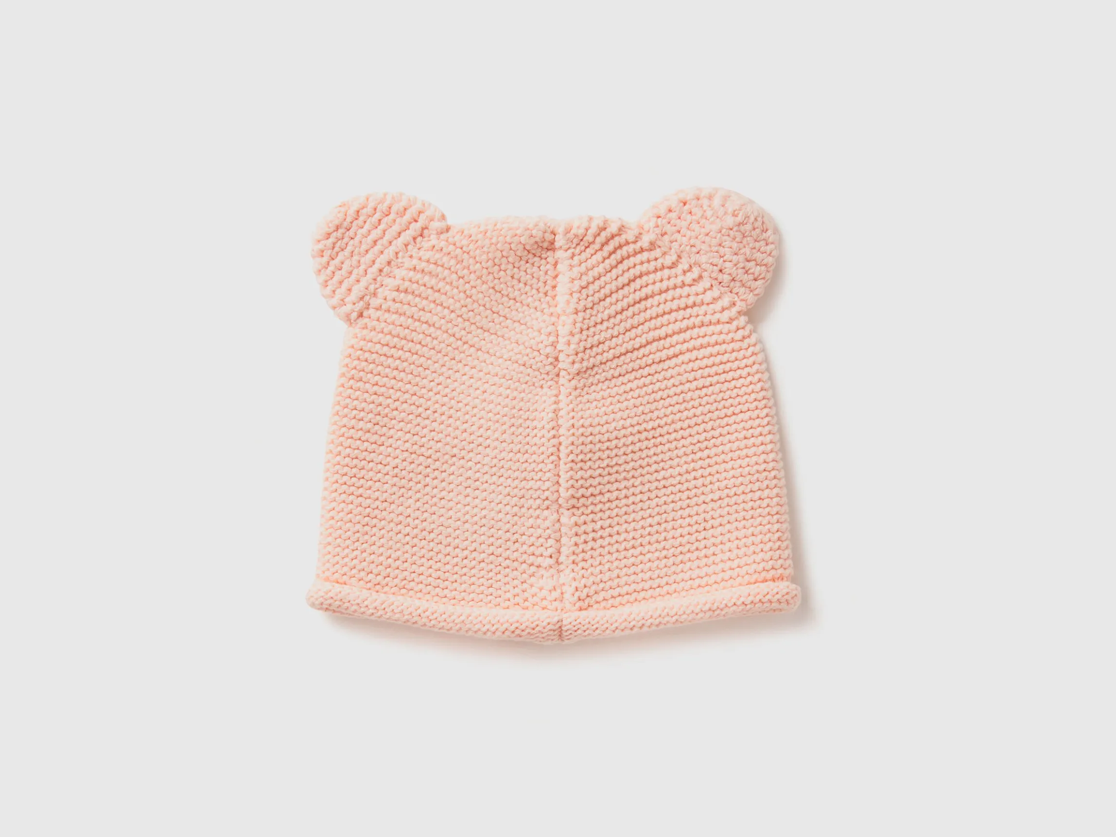 Crochet hat with applique