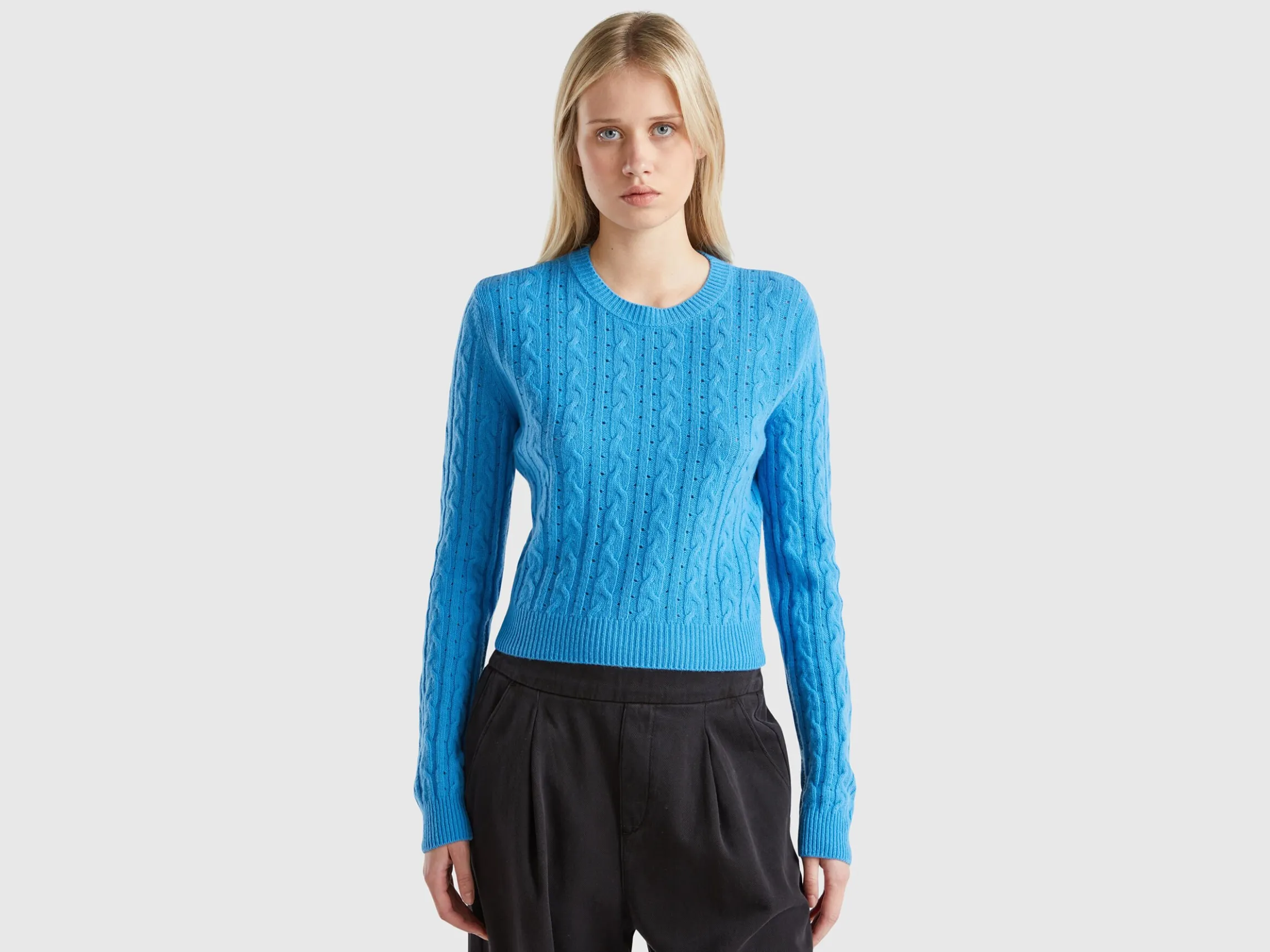 Cropped sweater with cable knit and perforations