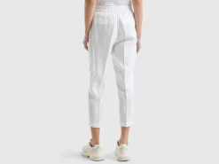 Cropped trousers in 100% linen