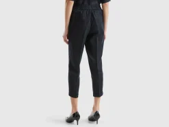 Cropped trousers in 100% linen