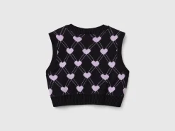Cropped vest with heart motif