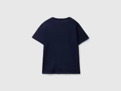 Dark blue organic cotton t-shirt with green logo