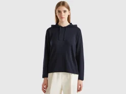 Dark blue sweater in cashmere blend with hood
