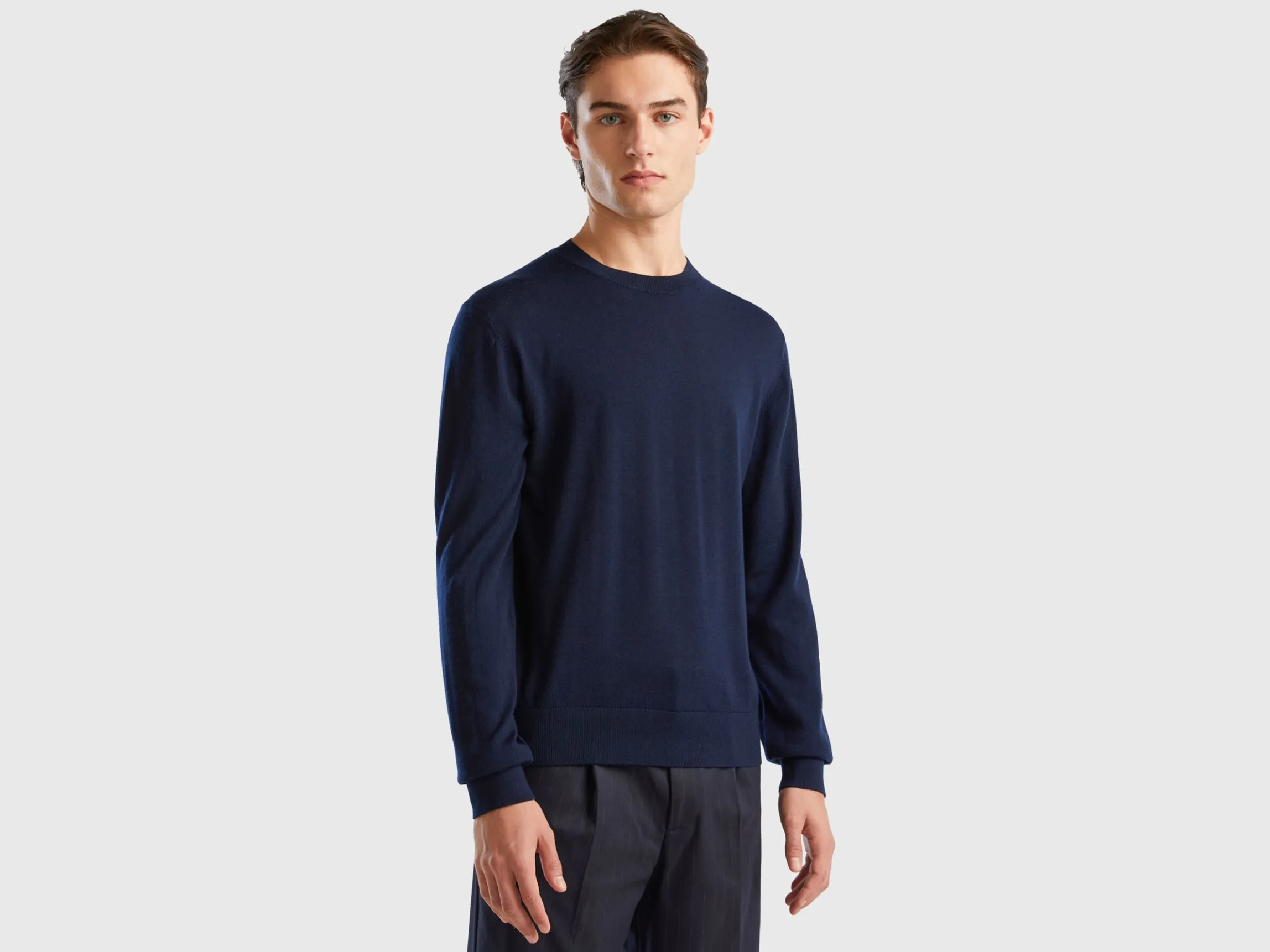 Dark blue sweater in pure Merino wool