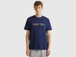 Dark blue t-shirt in organic cotton with multicolored logo