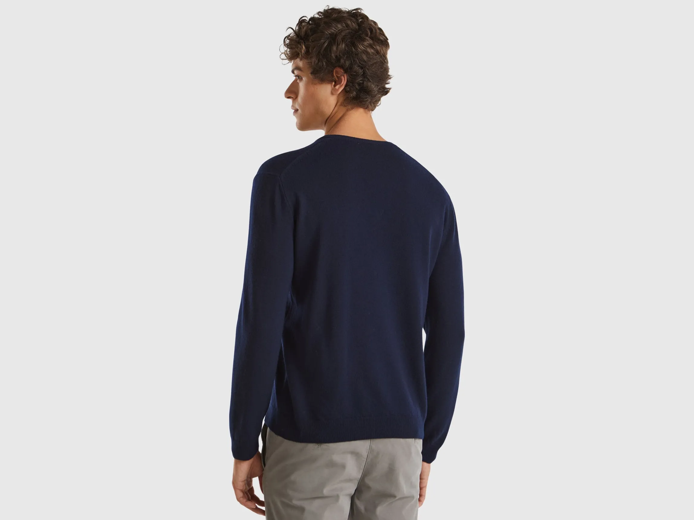 Dark blue V-neck sweater in pure Merino wool
