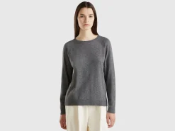 Dark gray crew neck sweater in wool and cashmere blend