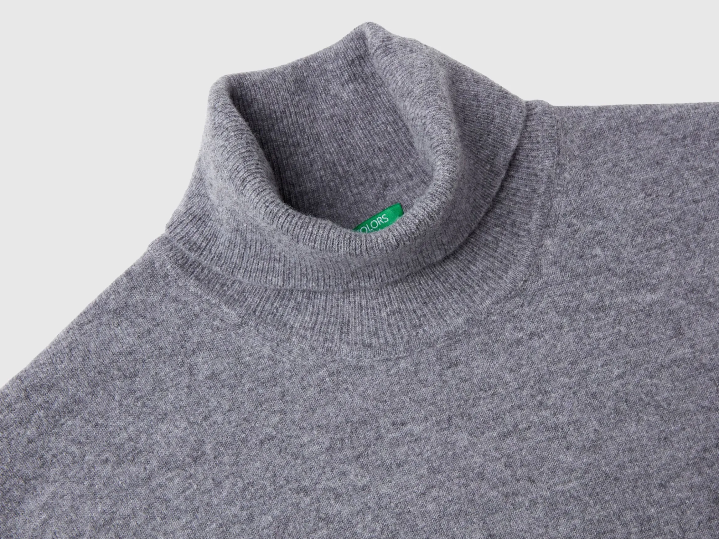 Dark gray turtleneck in pure Merino wool