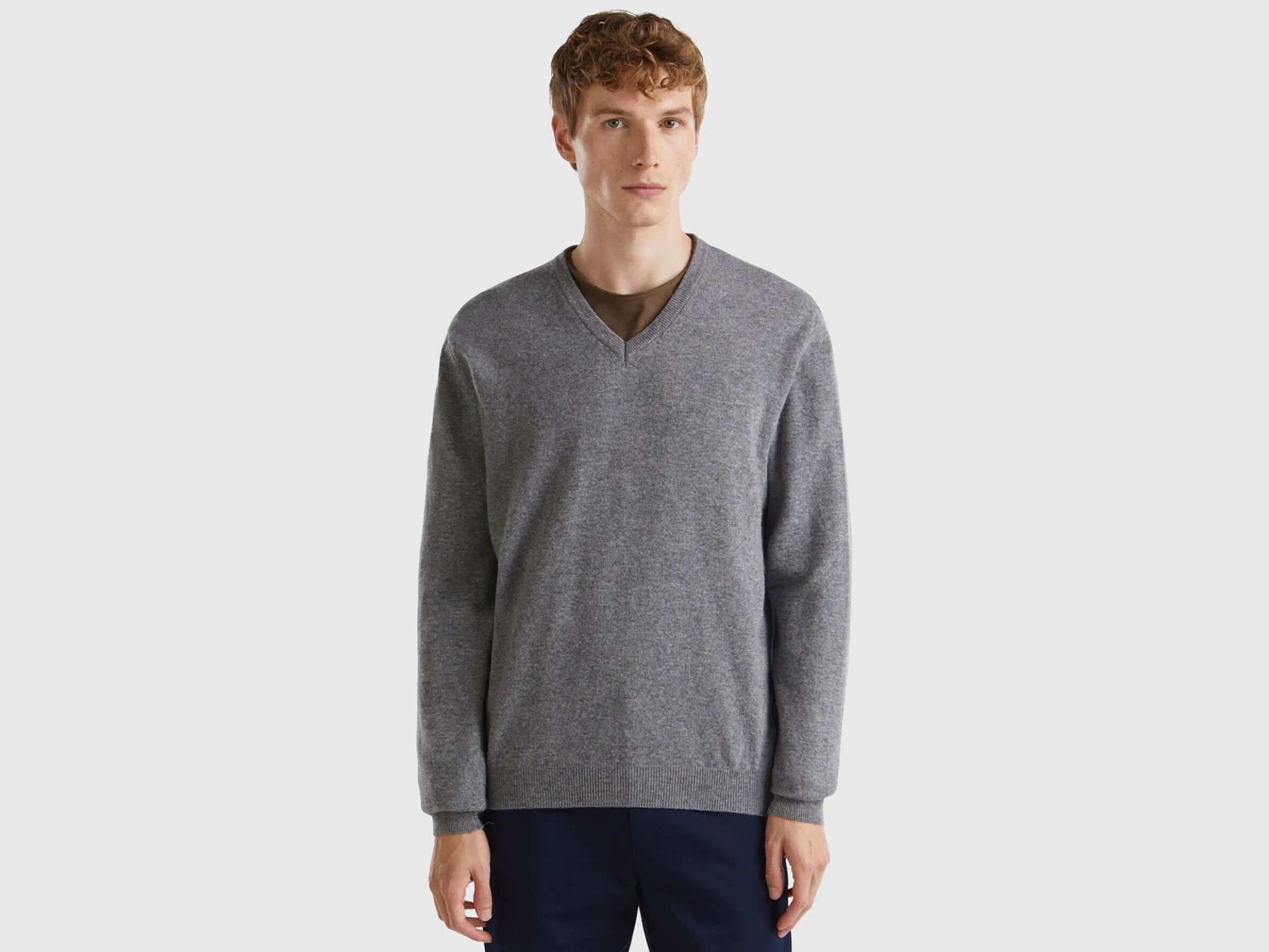 Dark gray V-neck sweater in pure Merino wool