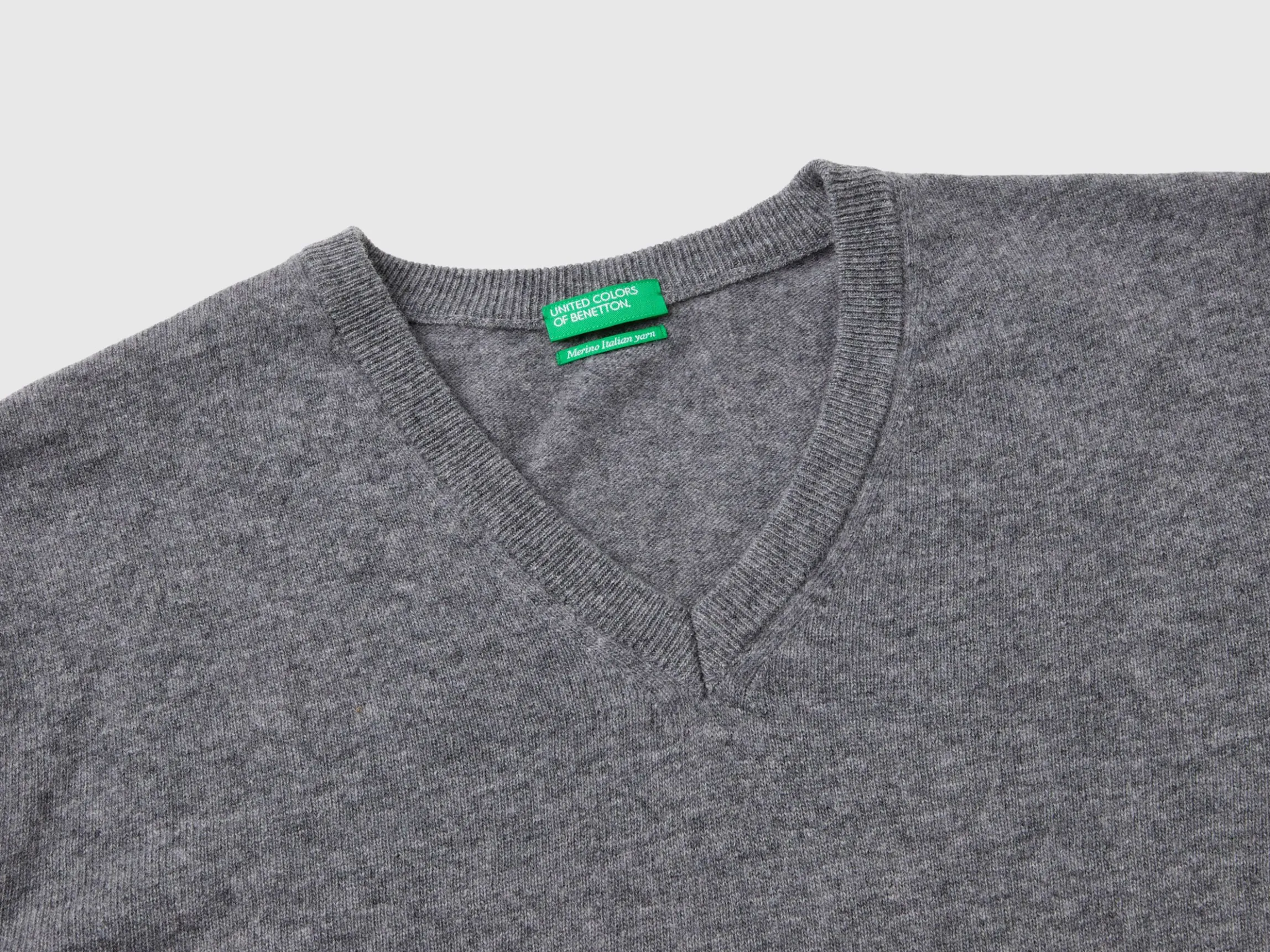 Dark gray V-neck sweater in pure Merino wool