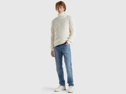 Diamond pattern turtleneck