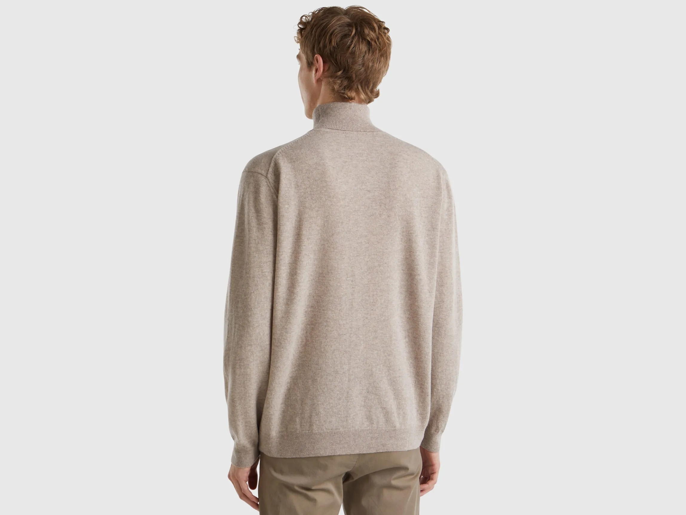 Dove gray turtleneck in pure Merino wool