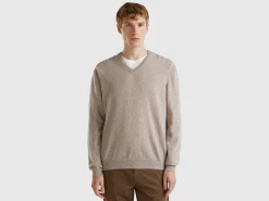 Dove gray V-neck sweater in pure Merino wool