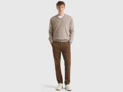 Dove gray V-neck sweater in pure Merino wool
