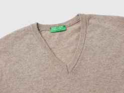 Dove gray V-neck sweater in pure Merino wool