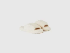 Faux fur slippers