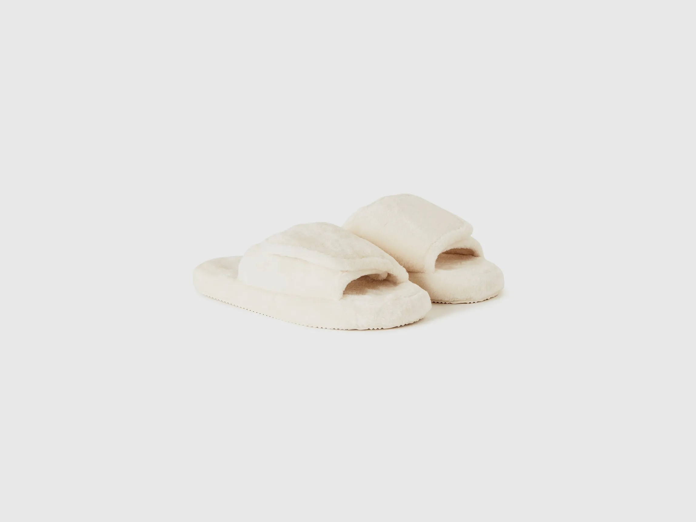 Faux fur slippers