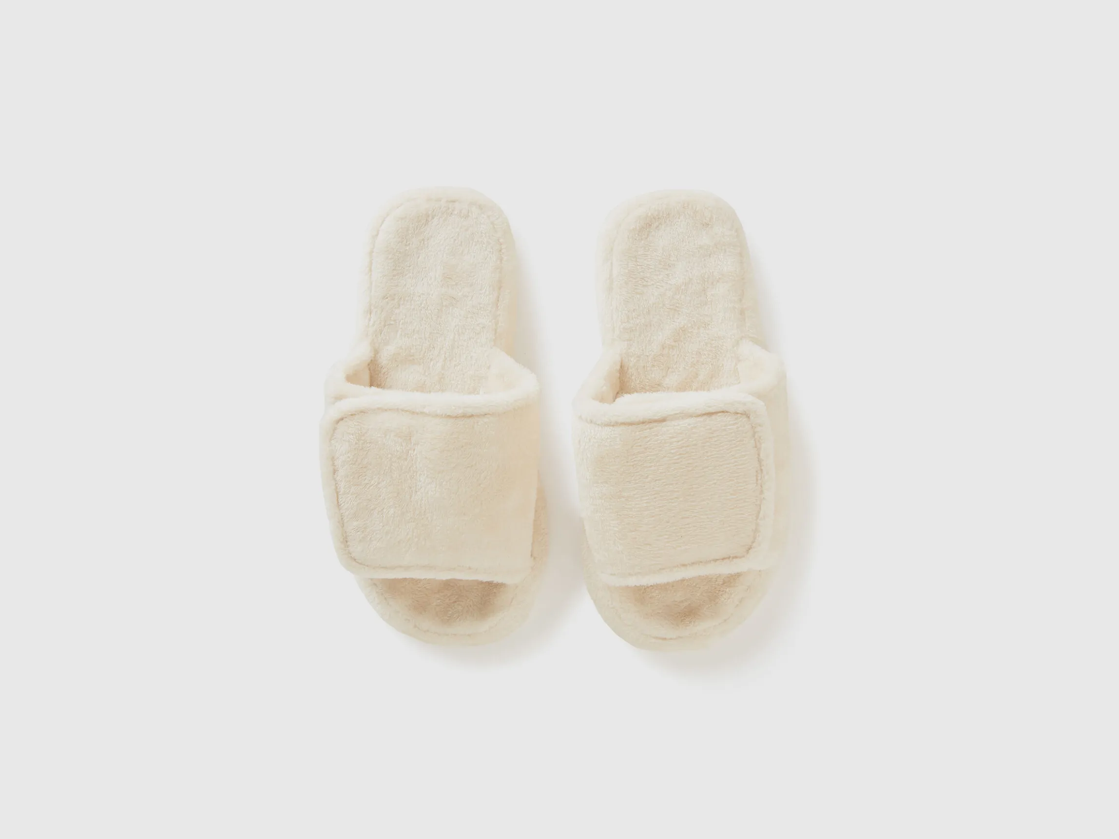 Faux fur slippers