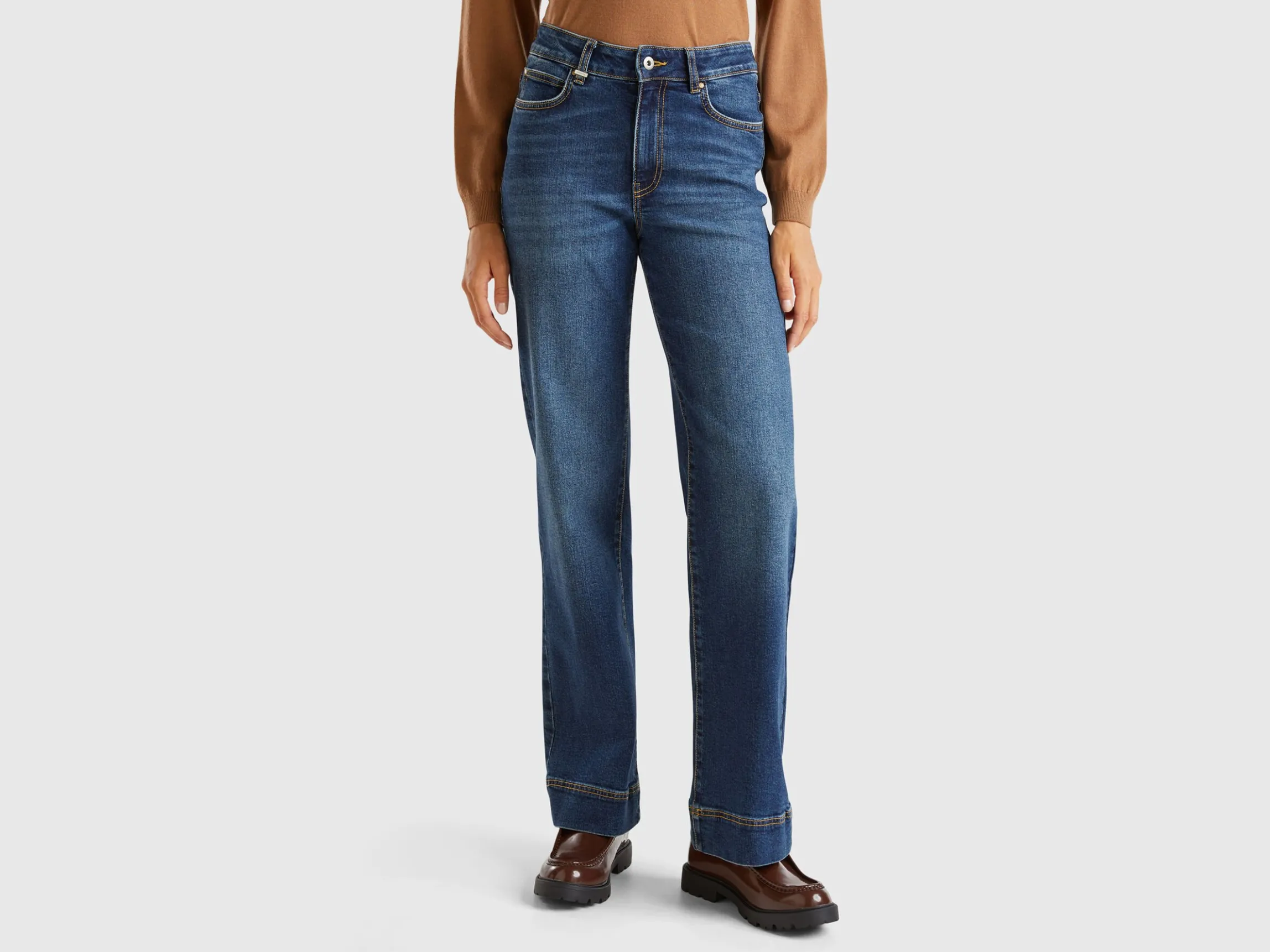 Flared jeans in recycled cotton