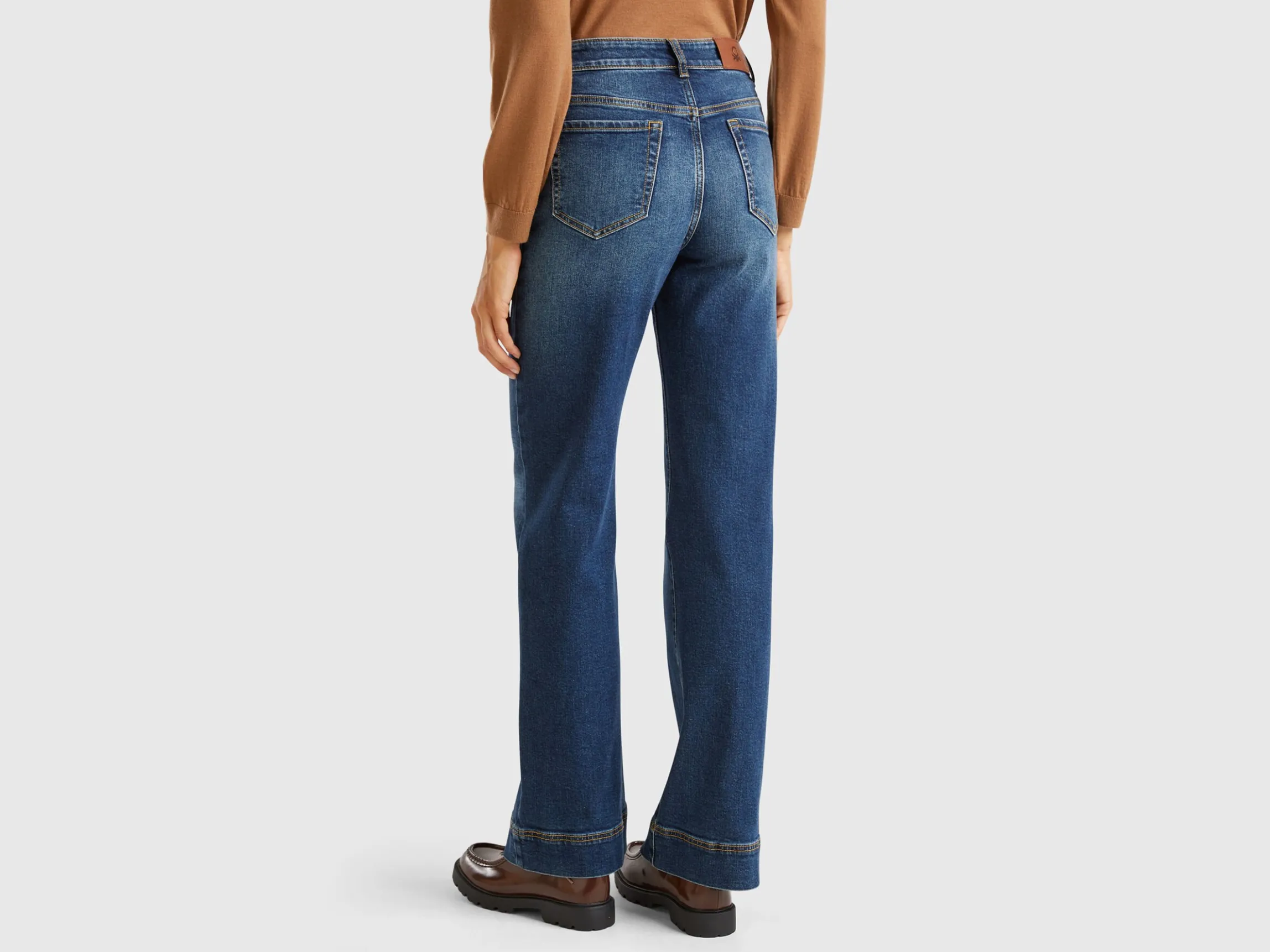 Flared jeans in recycled cotton